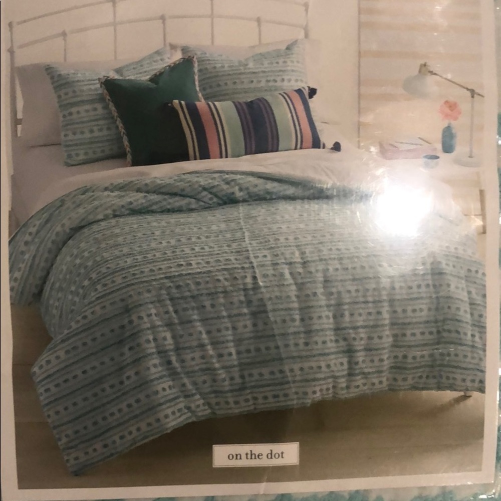 Comforter - Picture 3 of 4